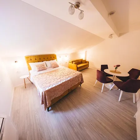 Elegant Lasta Apartment *
